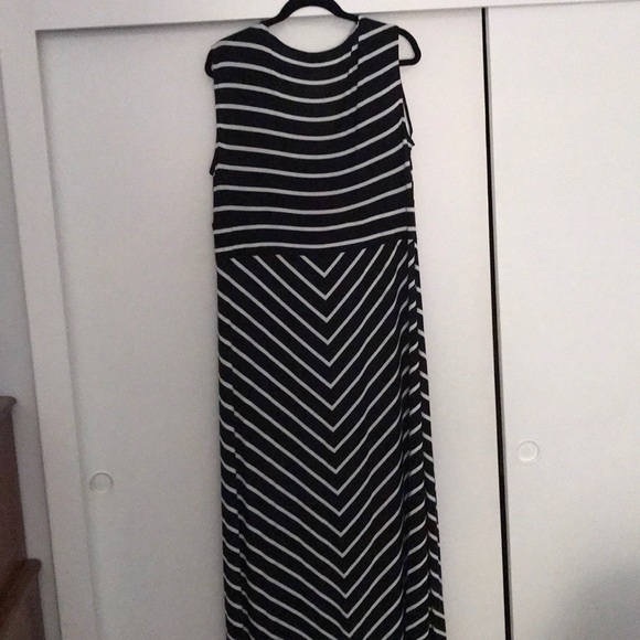 Black/white maxi dress - Picture 3 of 3